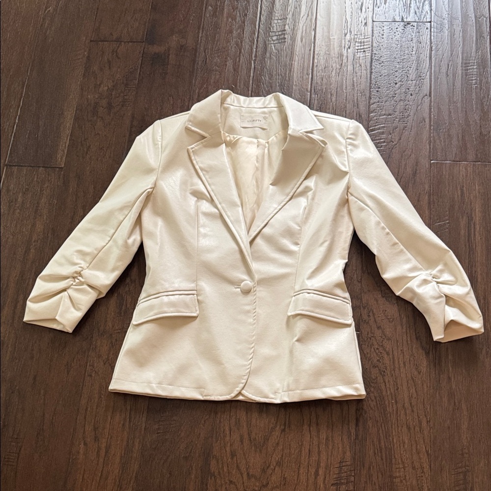 Elegant Cream Women's Blazer